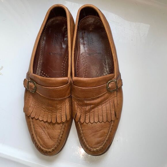 Allen Edmonds Woodville tan slip on loafers with fringe & buckle - Picture 1 of 9